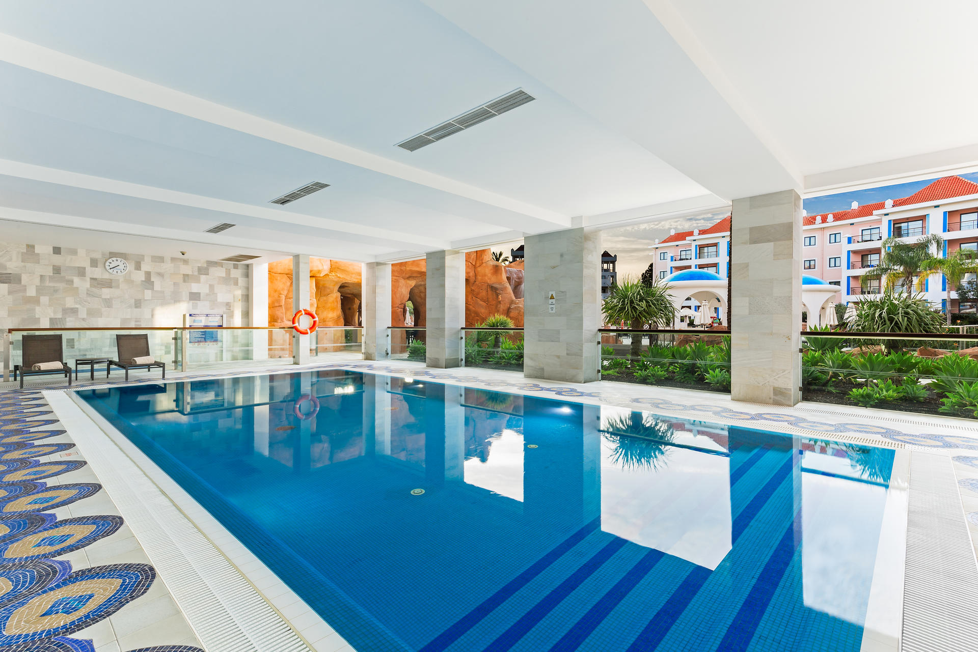 7c1ed8c8 c82b 4328 ac2f 5d2b3036f51f covered 2520pool 2520hilton 255fvilamoura 255f35