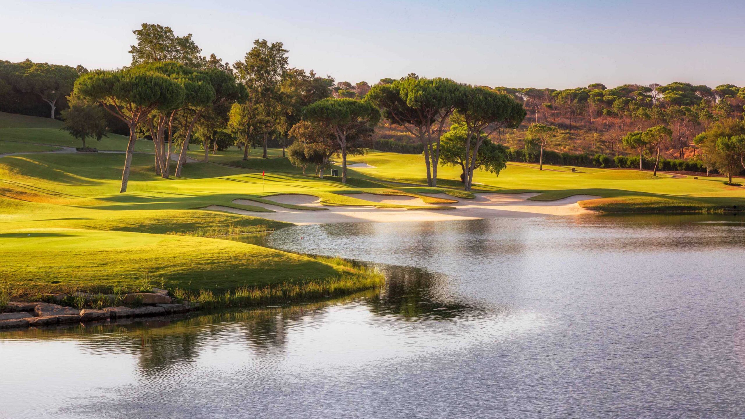 Portugal_Golfcourse_mit_Wasser