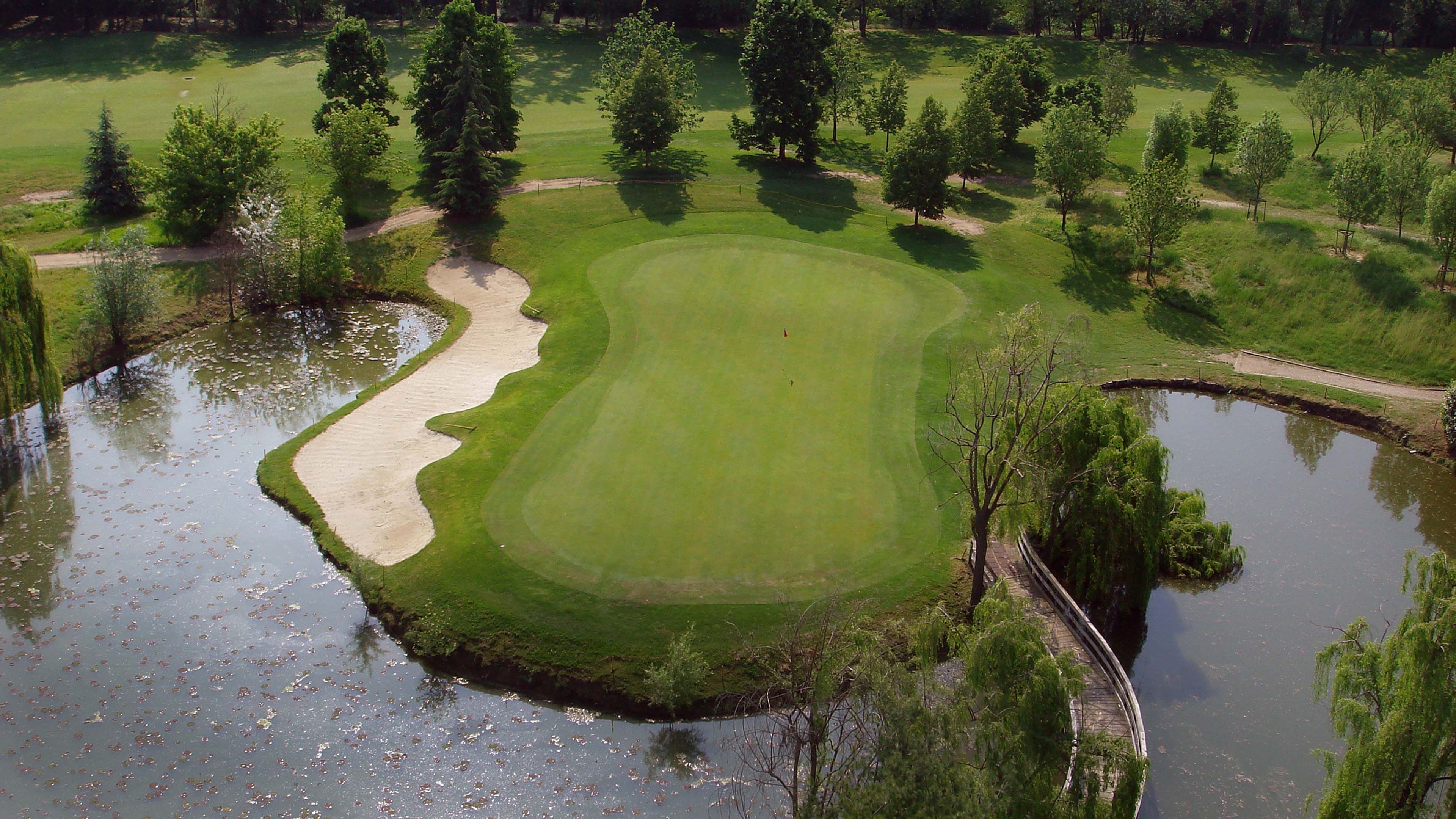 Golfplatz_mit Gewässer