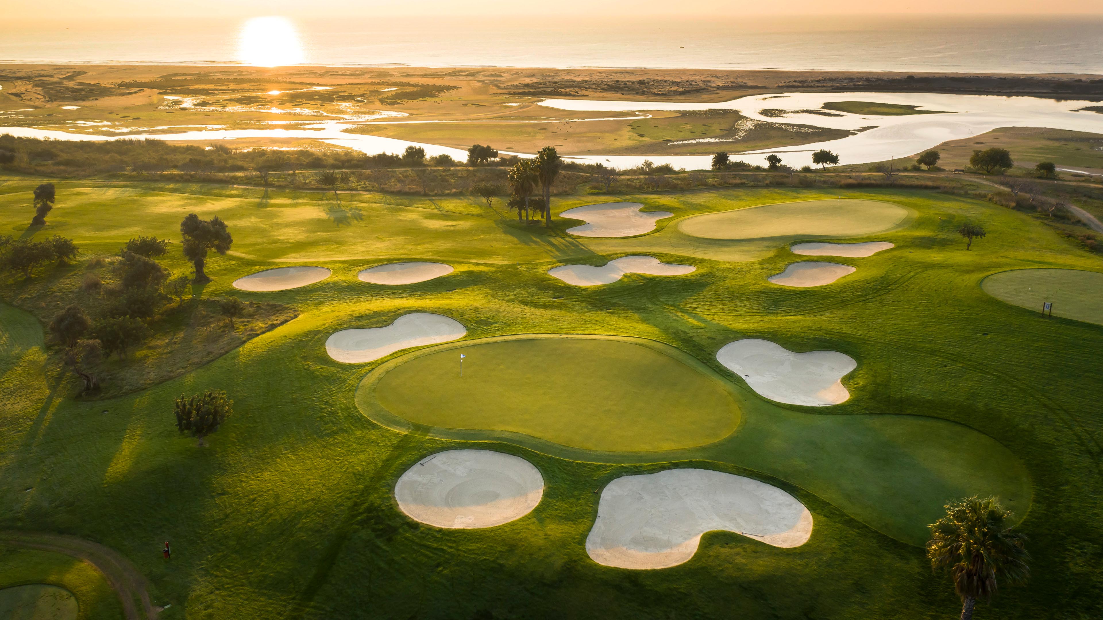 Golfplatz_Sonnenaufgang