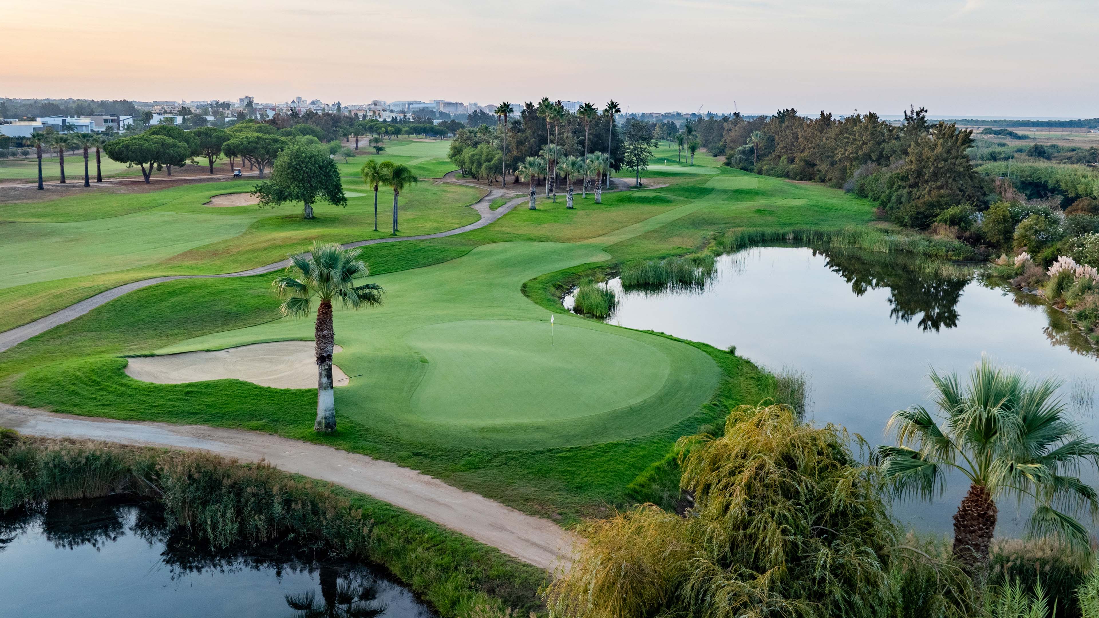 Vilamoura Golf - Laguna_Palmen und Wasser