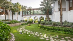 UAE Dubai Park Hyatt Dubai Gehweg