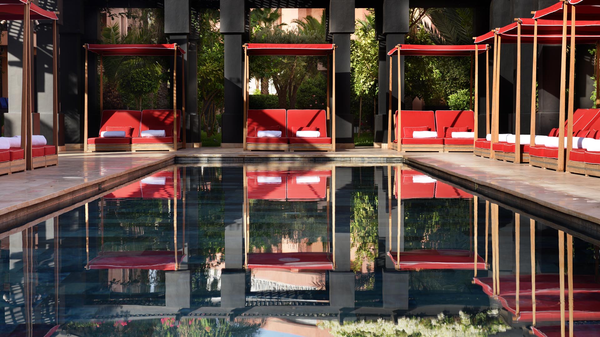 Marokko Marrakech Moevenpick Hotel Mansour Eddahbi Pool 2
