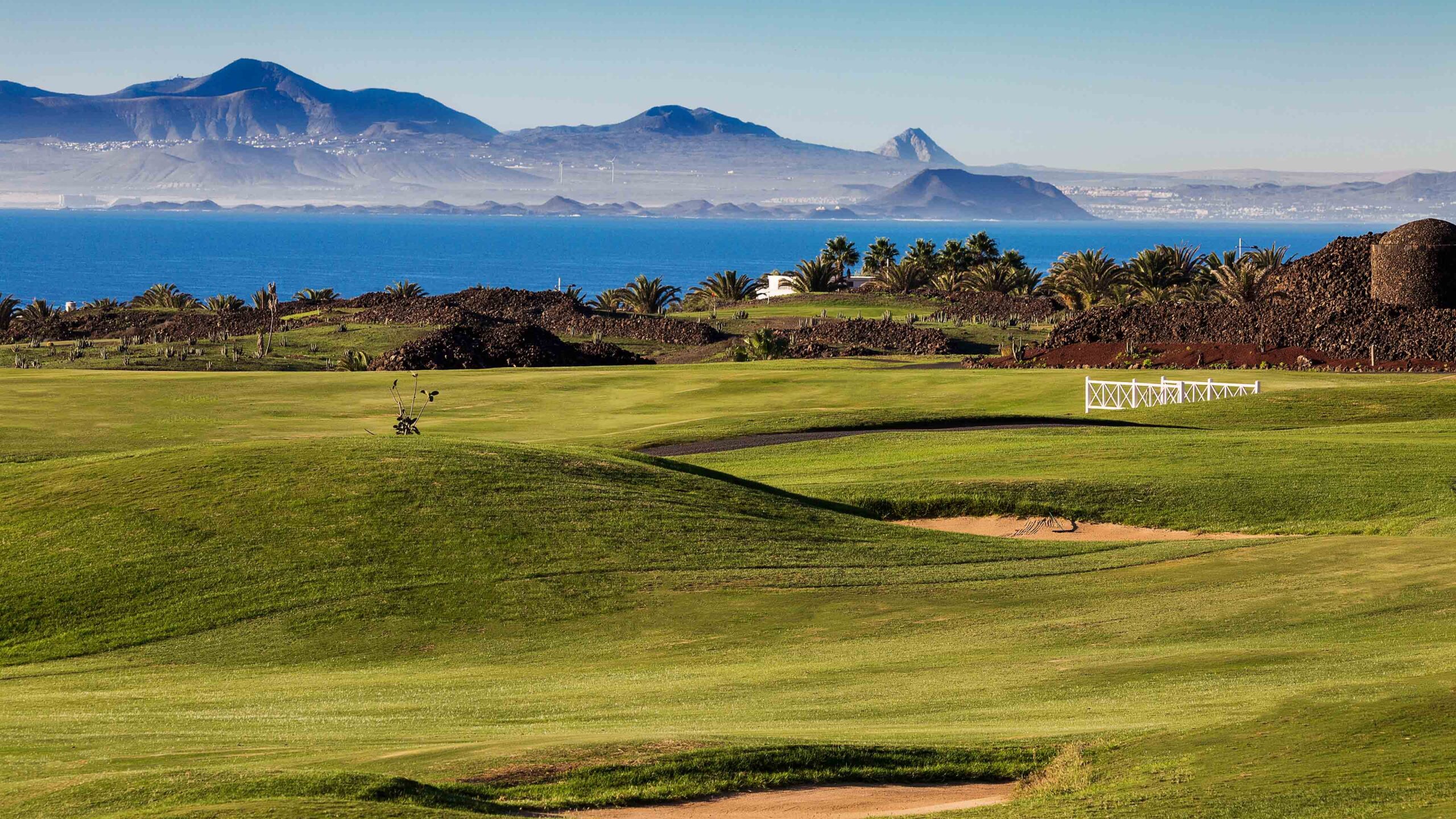 Lanzarote_Golfplatz_Blick_aufs_Meer