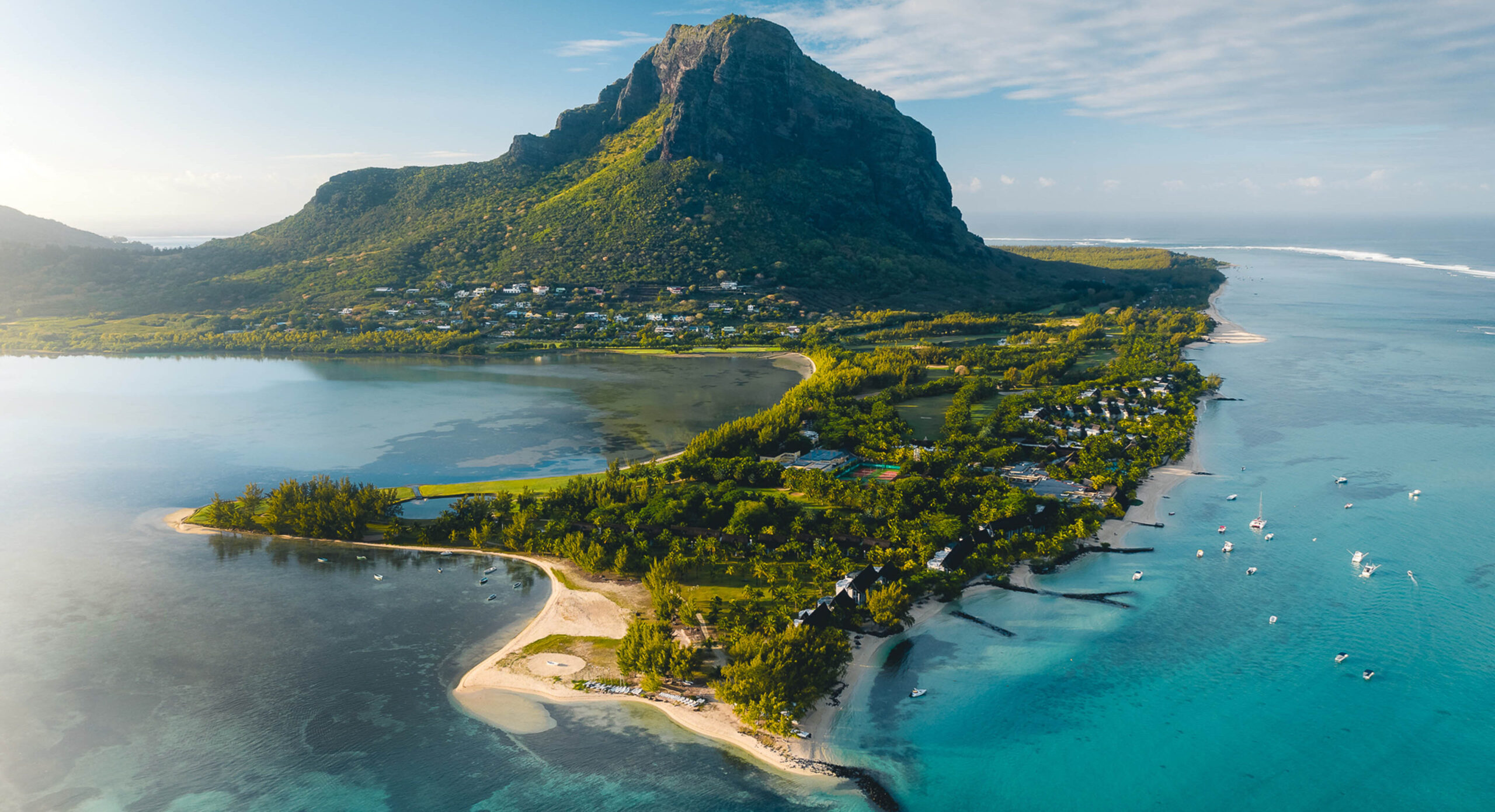 Paradis Beachcomber Golf Resort & Spa